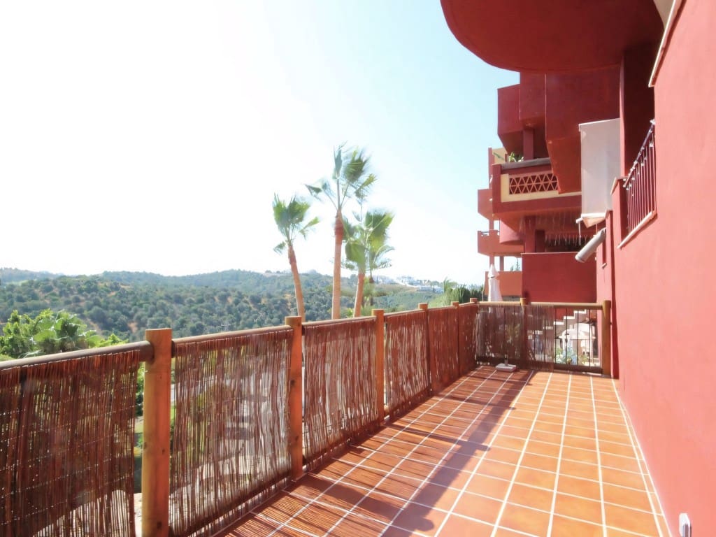 2 soverom Leilighet til salgs i La Reserva med svømmebasseng garasje - € 280 000 (Ref: 9115914)