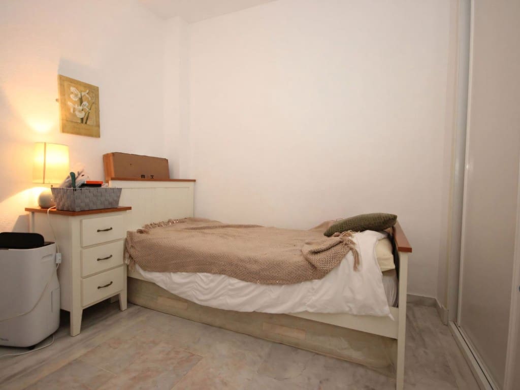 2 soverom Leilighet til salgs i La Reserva med svømmebasseng garasje - € 280 000 (Ref: 9115914)