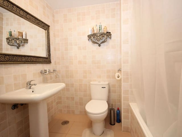 2 soverom Leilighet til salgs i La Reserva, Marbella med svømmebasseng garasje - € 280 000 (Ref: 9115914)