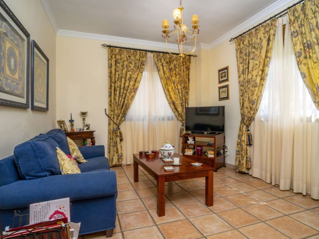 6 bedroom Villa for sale in San Pedro de Alcantara with pool garage - € 1,950,000 (Ref: 9117005)