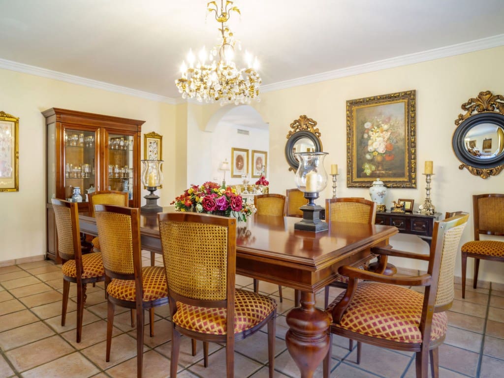 6 bedroom Villa for sale in San Pedro de Alcantara with pool garage - € 1,950,000 (Ref: 9117005)