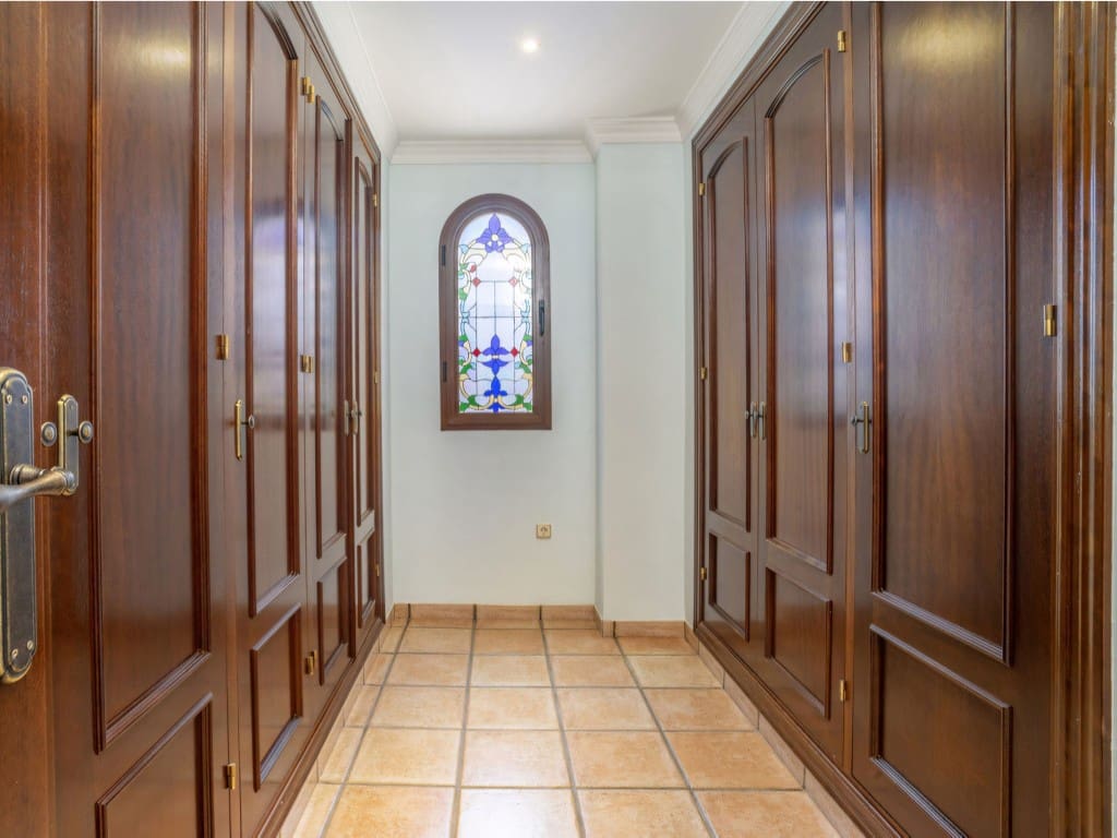 6 bedroom Villa for sale in San Pedro de Alcantara with pool garage - € 1,950,000 (Ref: 9117005)