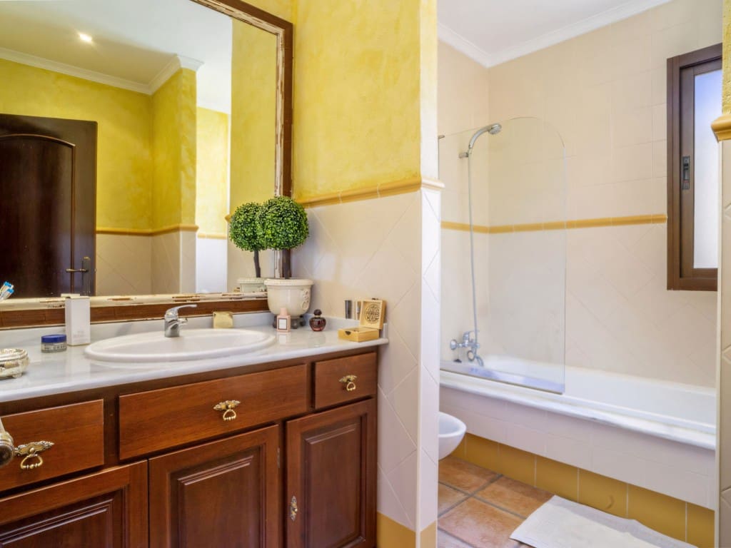 6 bedroom Villa for sale in San Pedro de Alcantara with pool garage - € 1,950,000 (Ref: 9117005)