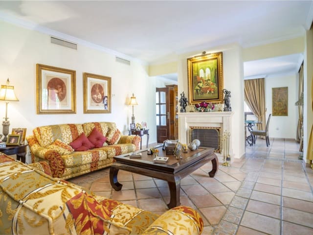 6 quarto Moradia para venda em San Pedro de Alcantara, Marbella com piscina garagem - 1 950 000 € (Ref: 9117005)