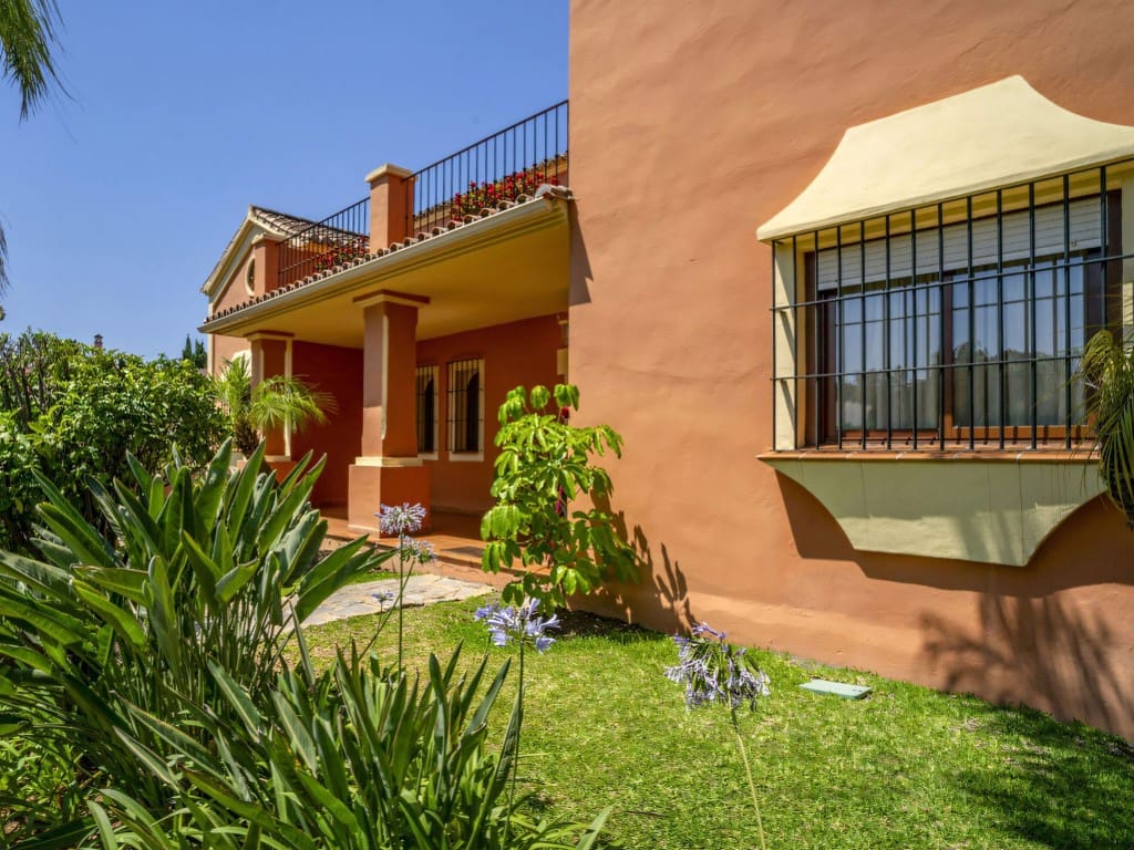 6 bedroom Villa for sale in San Pedro de Alcantara with pool garage - € 1,950,000 (Ref: 9117005)