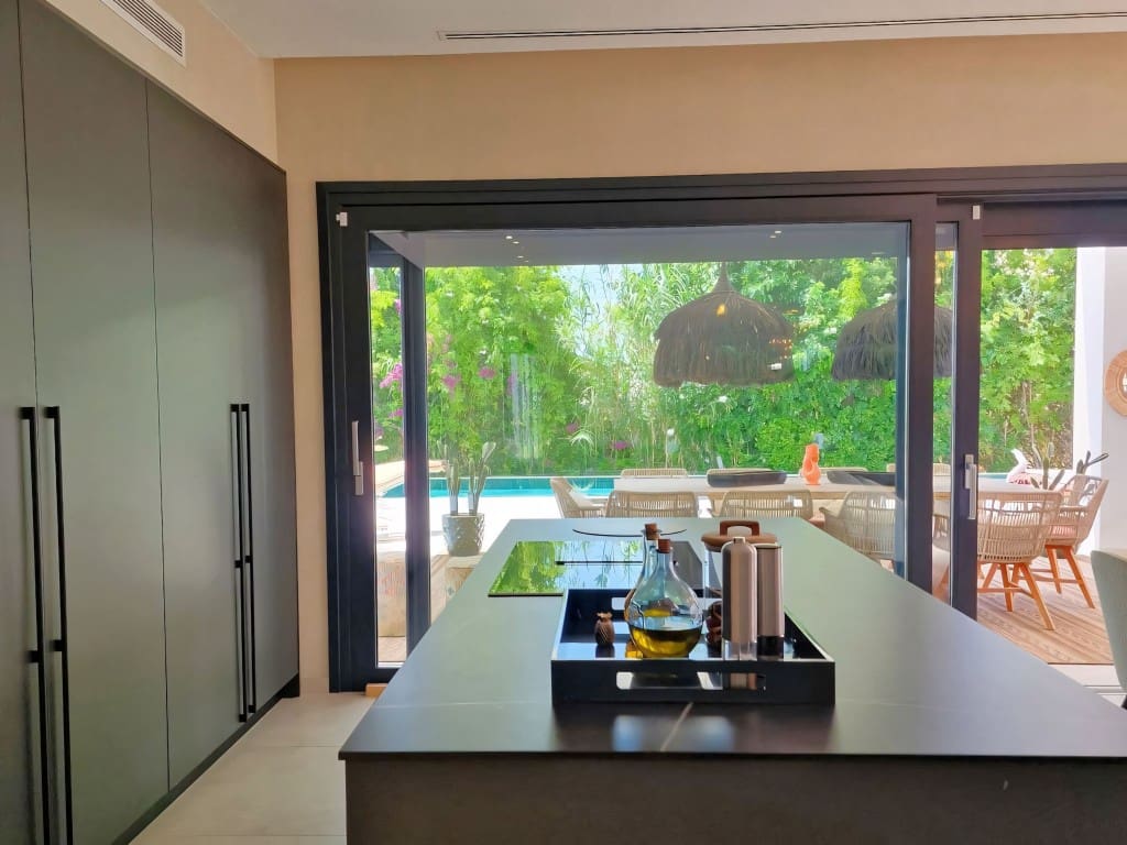 5 sypialnia Willa na sprzedaż w Las Chapas z basenem garażem - 5 475 000 € (Ref: 9118574)