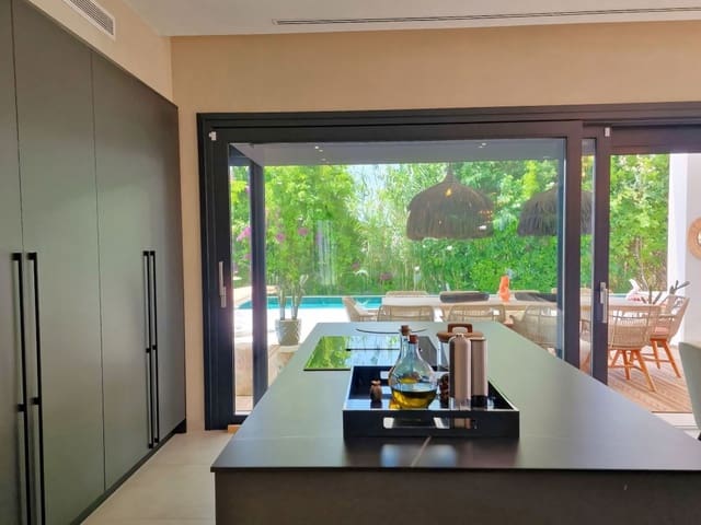 5 sypialnia Willa na sprzedaż w Las Chapas, Marbella z basenem garażem - 5 475 000 € (Ref: 9118574)