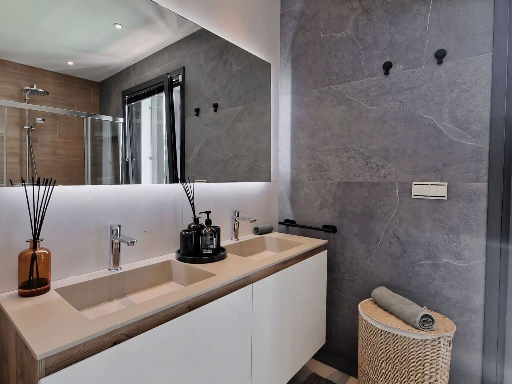 5 sypialnia Willa na sprzedaż w Las Chapas z basenem garażem - 5 475 000 € (Ref: 9118574)