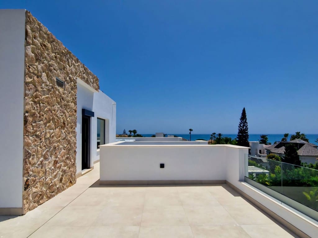 5 sypialnia Willa na sprzedaż w Las Chapas z basenem garażem - 5 475 000 € (Ref: 9118574)