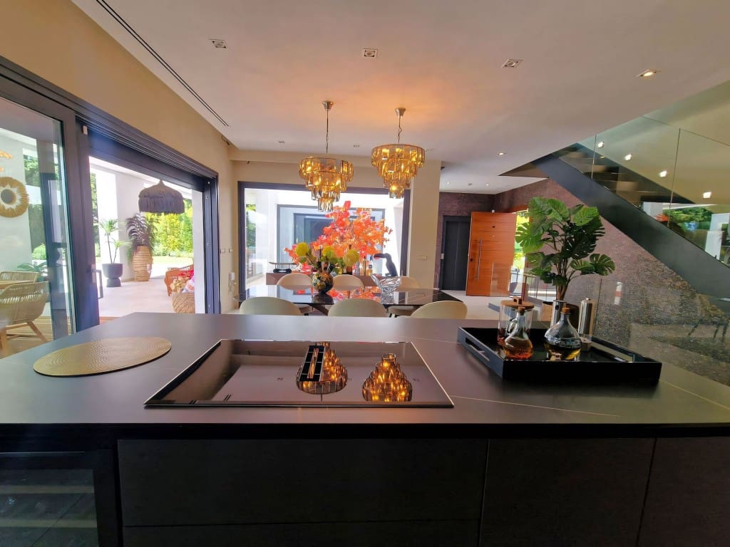 5 sypialnia Willa na sprzedaż w Las Chapas z basenem garażem - 5 475 000 € (Ref: 9118574)