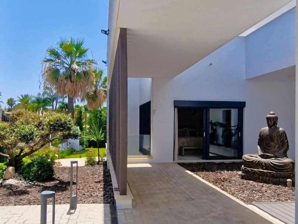 5 sypialnia Willa na sprzedaż w Las Chapas z basenem garażem - 5 475 000 € (Ref: 9118574)