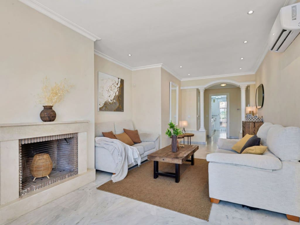 2 sypialnia Apartament na sprzedaż w Nueva Andalucia z basenem - 445 000 € (Ref: 9130295)