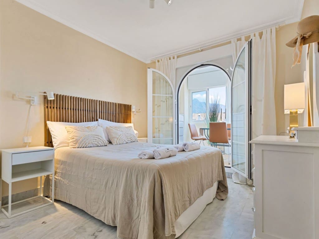 2 sypialnia Apartament na sprzedaż w Nueva Andalucia z basenem - 445 000 € (Ref: 9130295)