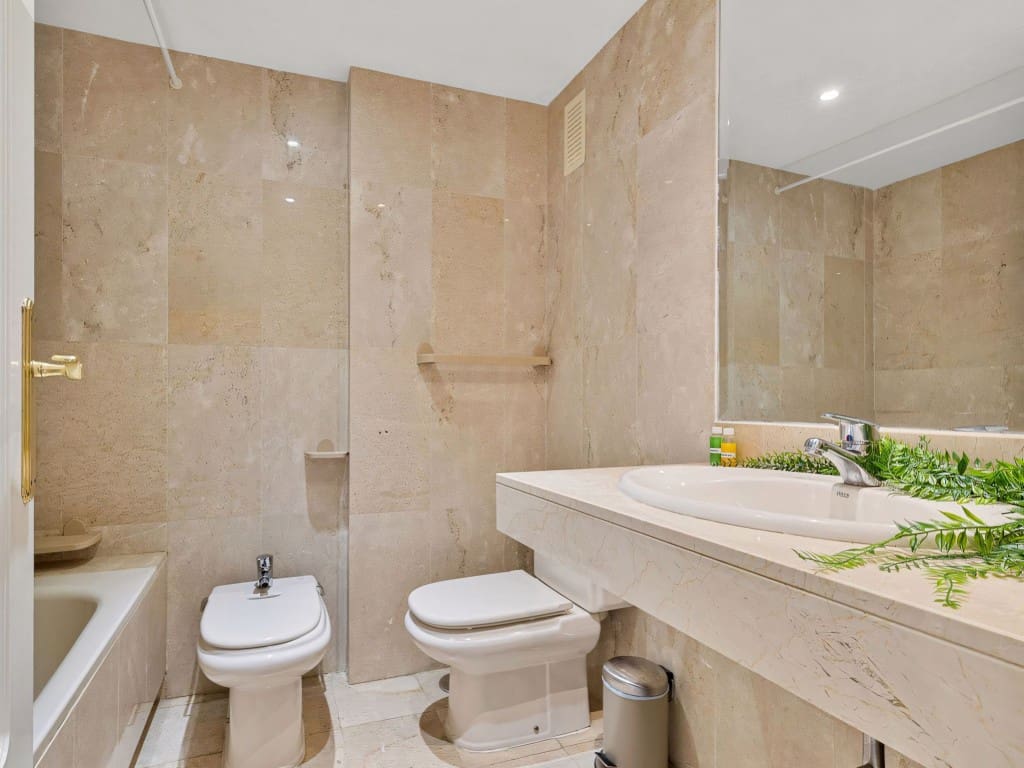 2 sypialnia Apartament na sprzedaż w Nueva Andalucia z basenem - 445 000 € (Ref: 9130295)