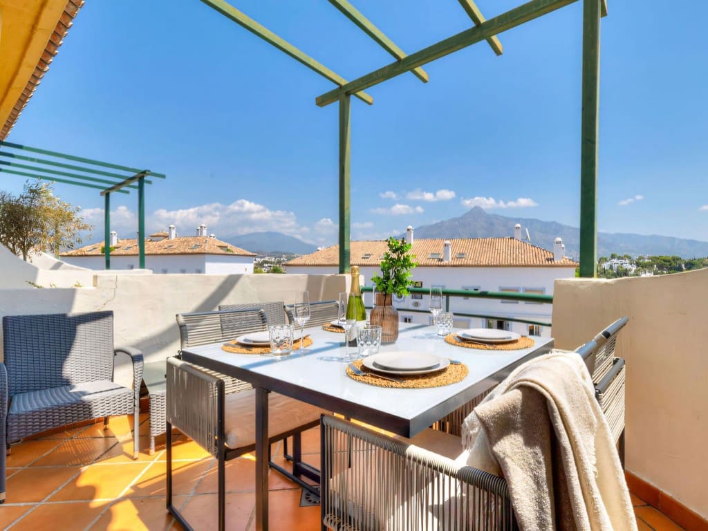 2 sypialnia Apartament na sprzedaż w Nueva Andalucia z basenem - 445 000 € (Ref: 9130295)