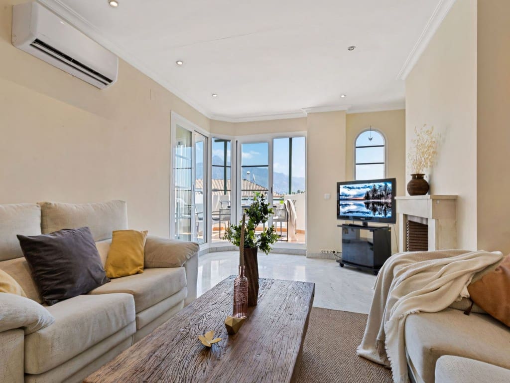 2 sypialnia Apartament na sprzedaż w Nueva Andalucia z basenem - 445 000 € (Ref: 9130295)