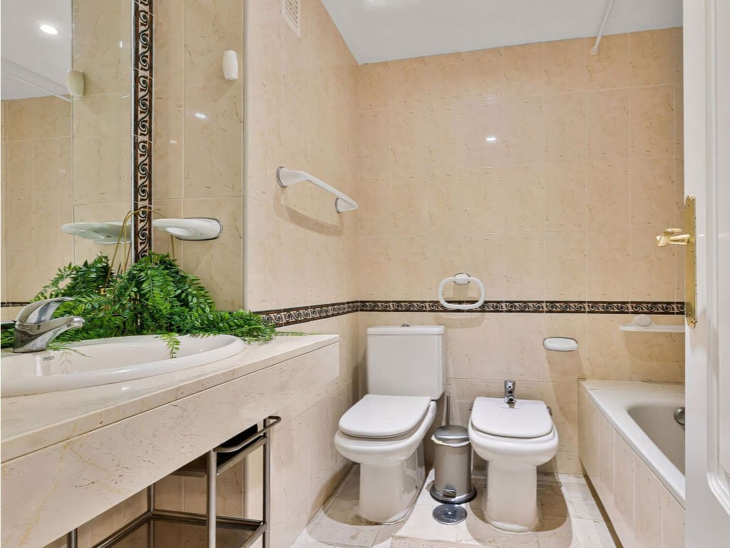 2 sypialnia Apartament na sprzedaż w Nueva Andalucia z basenem - 445 000 € (Ref: 9130295)