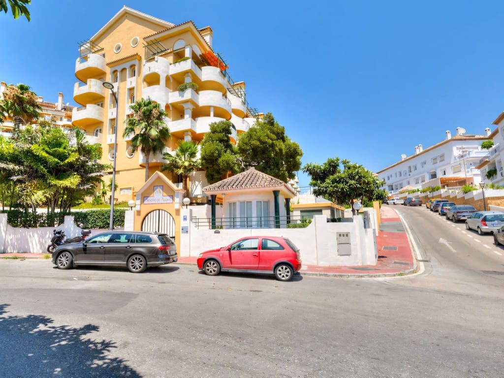 2 sypialnia Apartament na sprzedaż w Nueva Andalucia z basenem - 445 000 € (Ref: 9130295)