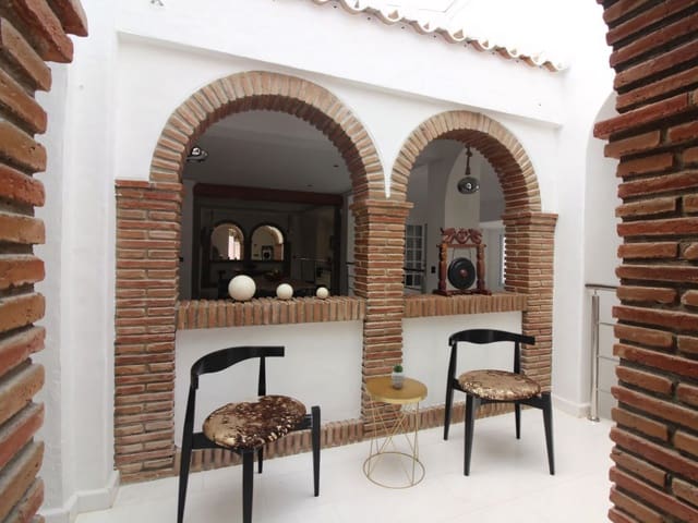 3 sypialnia Willa na sprzedaż w Torrequebrada, Benalmádena z basenem garażem - 1 550 000 € (Ref: 9132160)