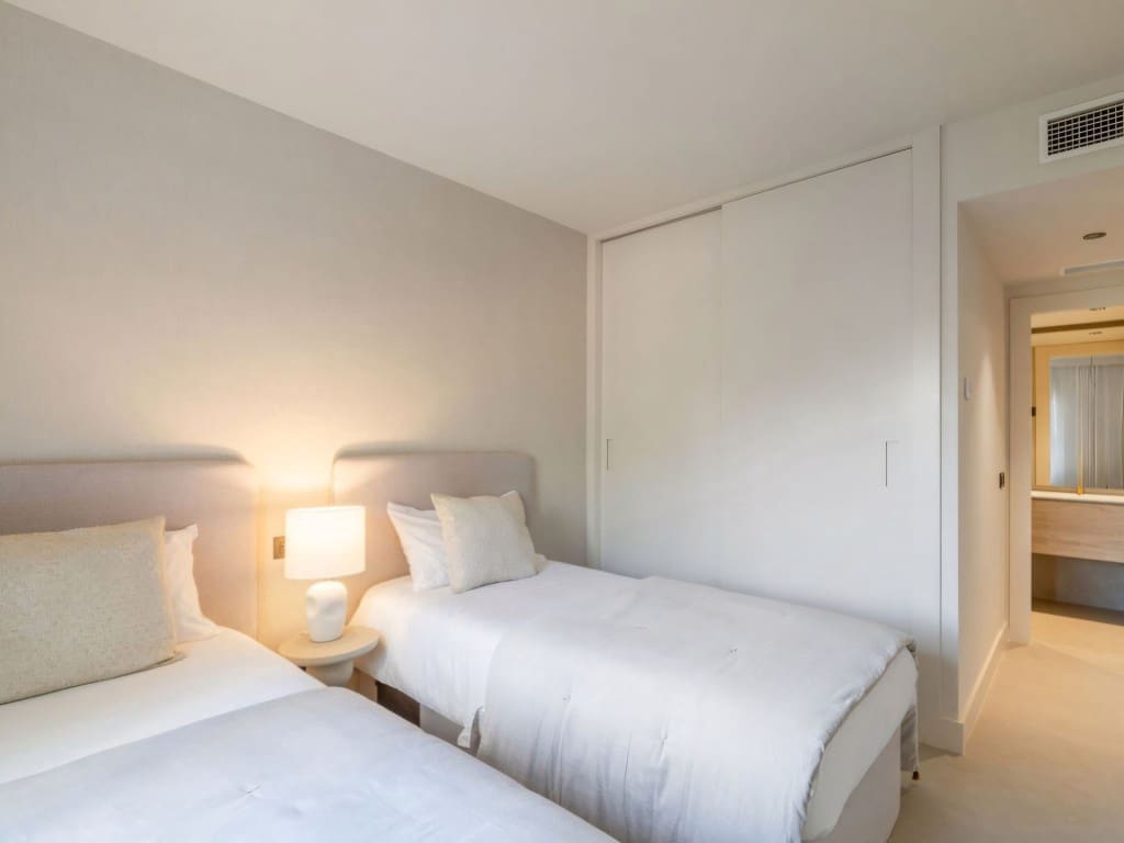 3 slaapkamer Appartement te koop in Nueva Andalucia met zwembad garage - € 1.180.000 (Ref: 9134131)