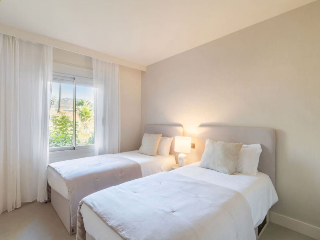 3 slaapkamer Appartement te koop in Nueva Andalucia met zwembad garage - € 1.180.000 (Ref: 9134131)