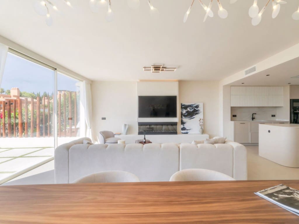 3 slaapkamer Appartement te koop in Nueva Andalucia met zwembad garage - € 1.180.000 (Ref: 9134131)