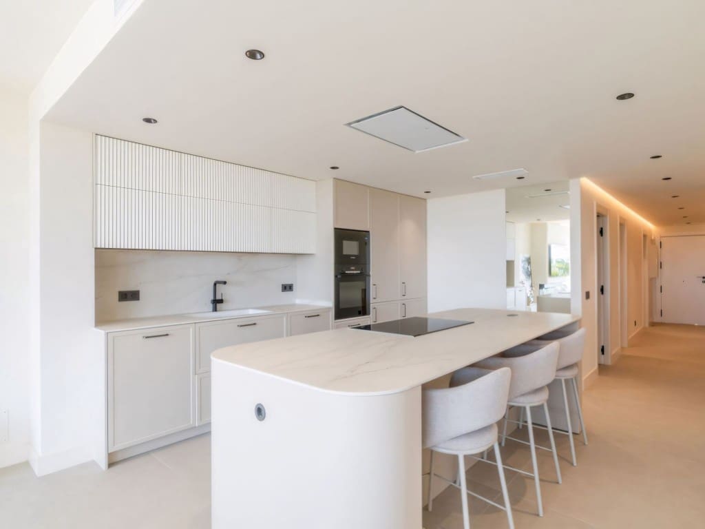 3 slaapkamer Appartement te koop in Nueva Andalucia met zwembad garage - € 1.180.000 (Ref: 9134131)