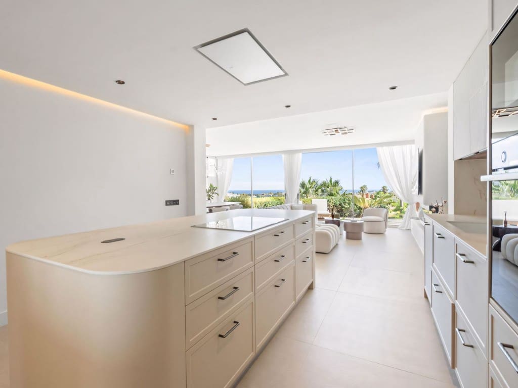 3 slaapkamer Appartement te koop in Nueva Andalucia met zwembad garage - € 1.180.000 (Ref: 9134131)