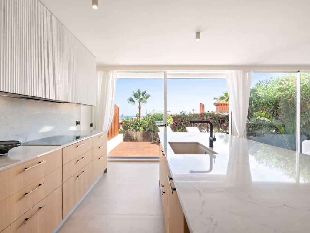 3 slaapkamer Appartement te koop in Nueva Andalucia met zwembad garage - € 1.180.000 (Ref: 9134131)