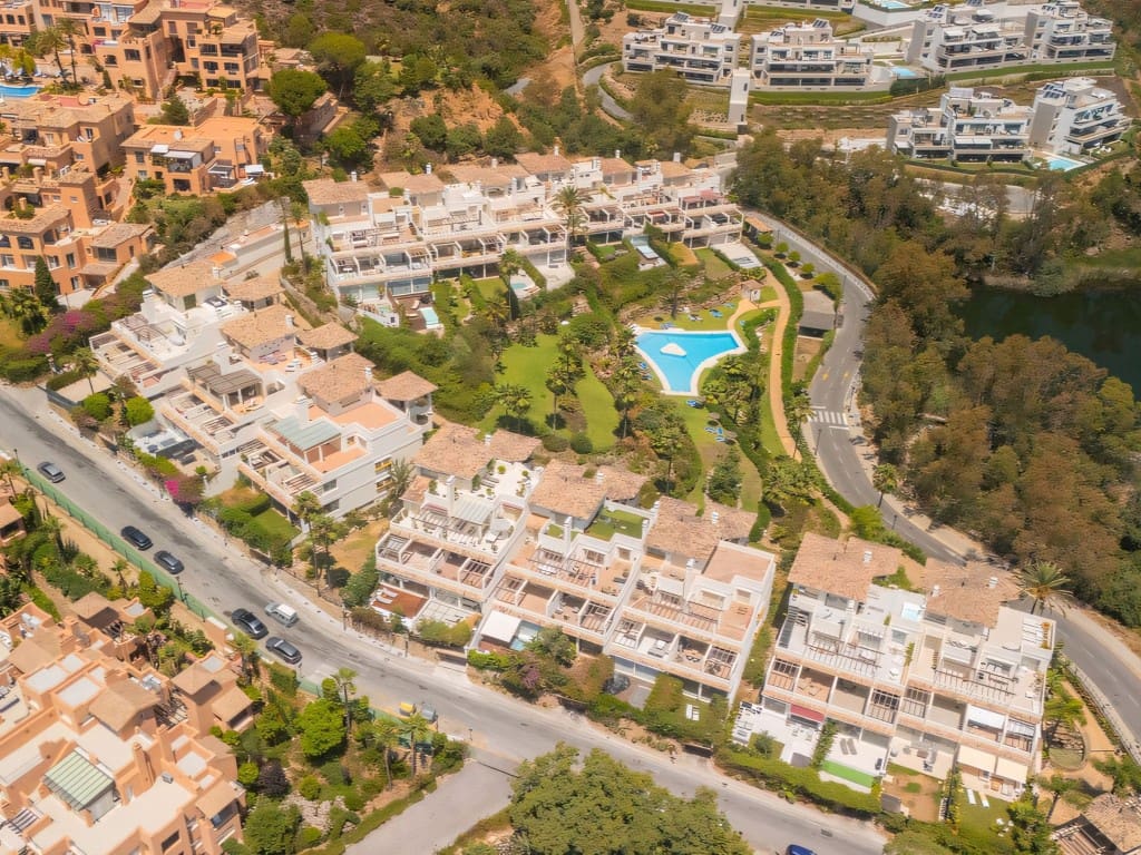 3 slaapkamer Appartement te koop in Nueva Andalucia met zwembad garage - € 1.180.000 (Ref: 9134131)