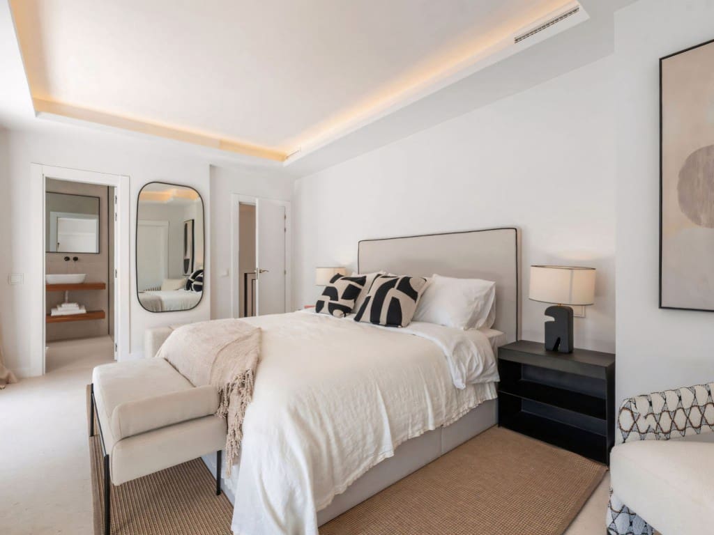 4 chambre Maison de Ville à vendre à Nueva Andalucia avec piscine garage - 1 850 000 € (Ref: 9134132)