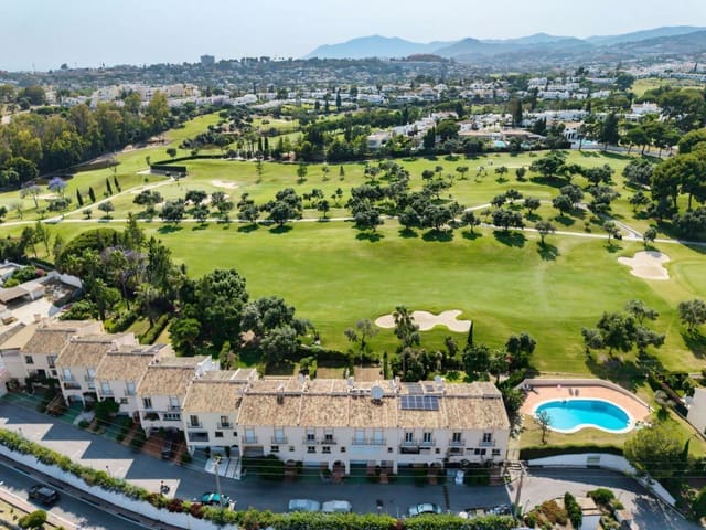 4 soveværelse Byhus til salg i Nueva Andalucia, Marbella med swimmingpool garage - € 1.850.000 (Ref: 9134132)