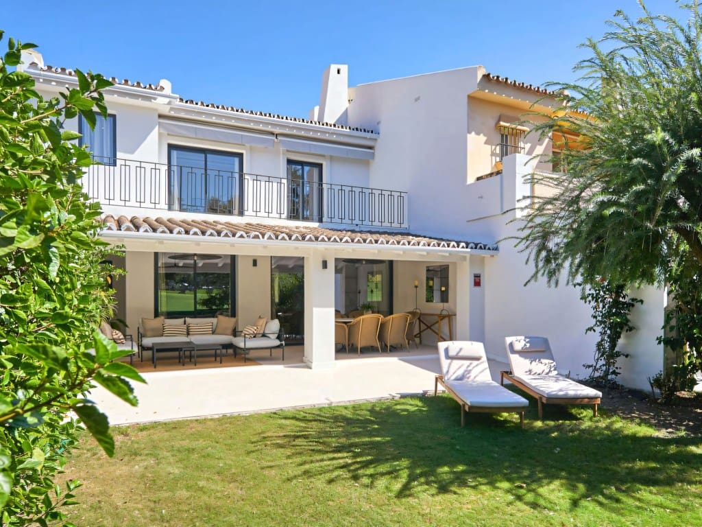 4 bedroom Townhouse for sale in Nueva Andalucia with pool garage - € 1,650,000 (Ref: 9134132)