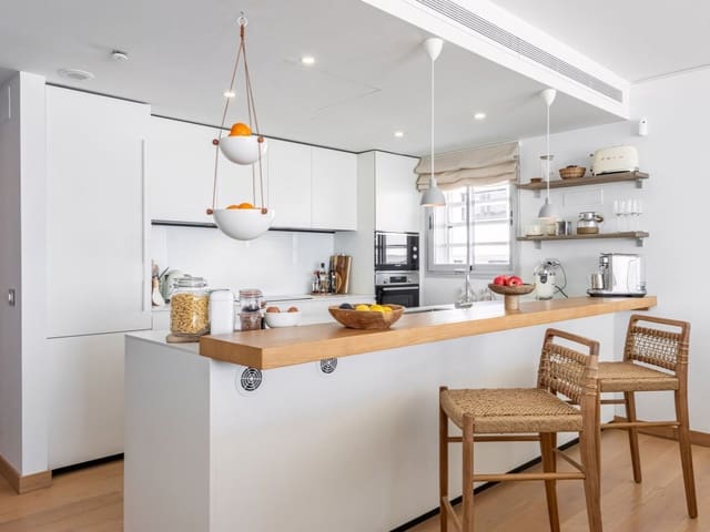 3 bedroom Apartment for sale in Fuengirola with pool - € 849,000 (Ref: 9146866)