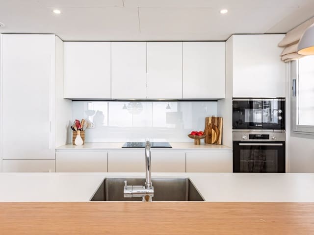 3 bedroom Apartment for sale in Fuengirola with pool - € 849,000 (Ref: 9146866)