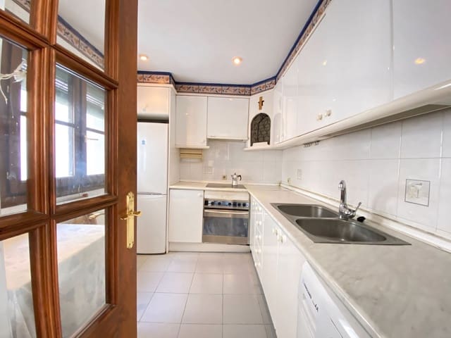 3 bedroom Penthouse for sale in Marbella Centro, Marbella - € 575,000 (Ref: 9151754)