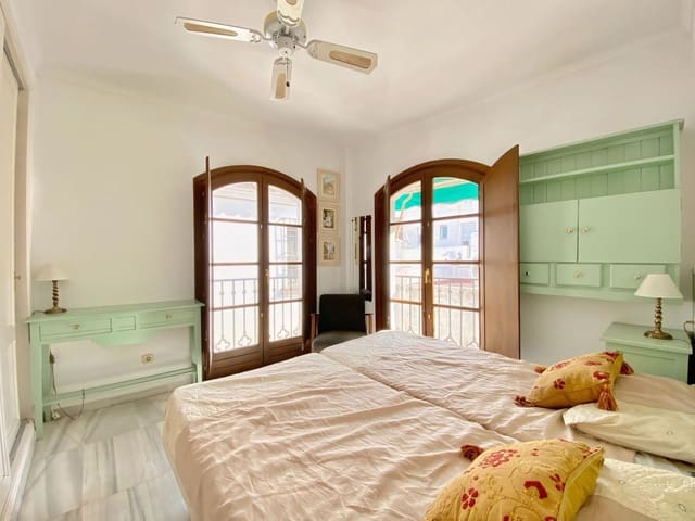 3 bedroom Penthouse for sale in Marbella Centro, Marbella - € 575,000 (Ref: 9151754)