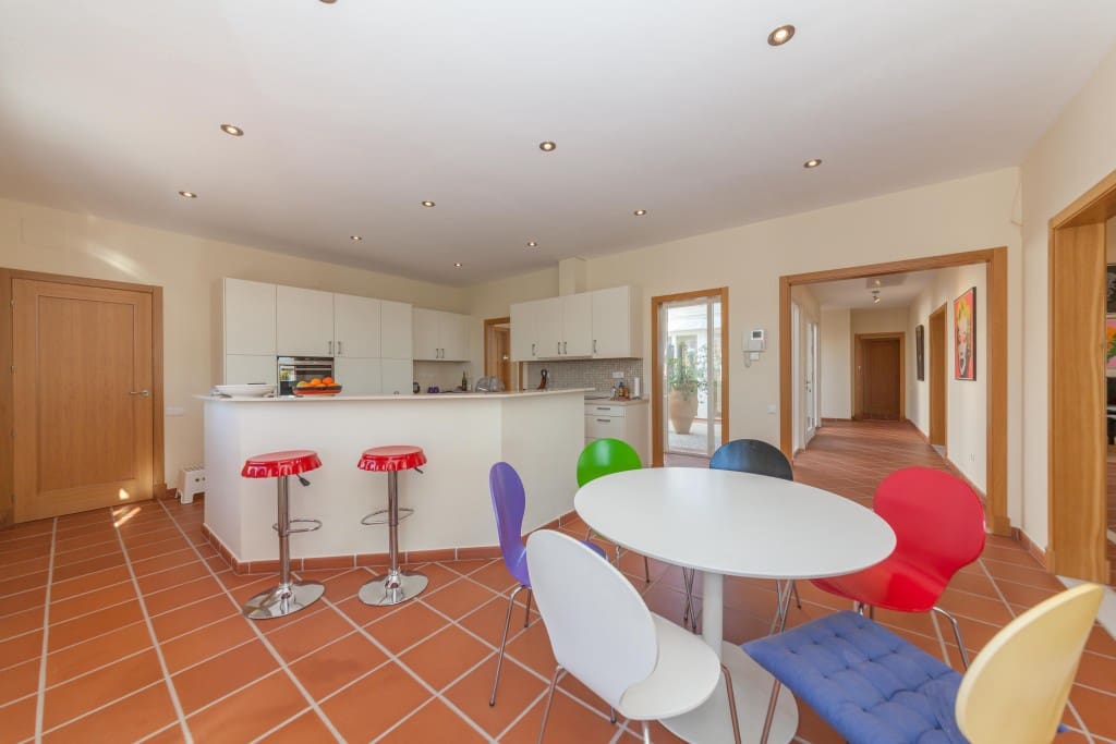 6 soverom Villa til salgs i Benahavis med svømmebasseng garasje - € 1 895 000 (Ref: 9153665)