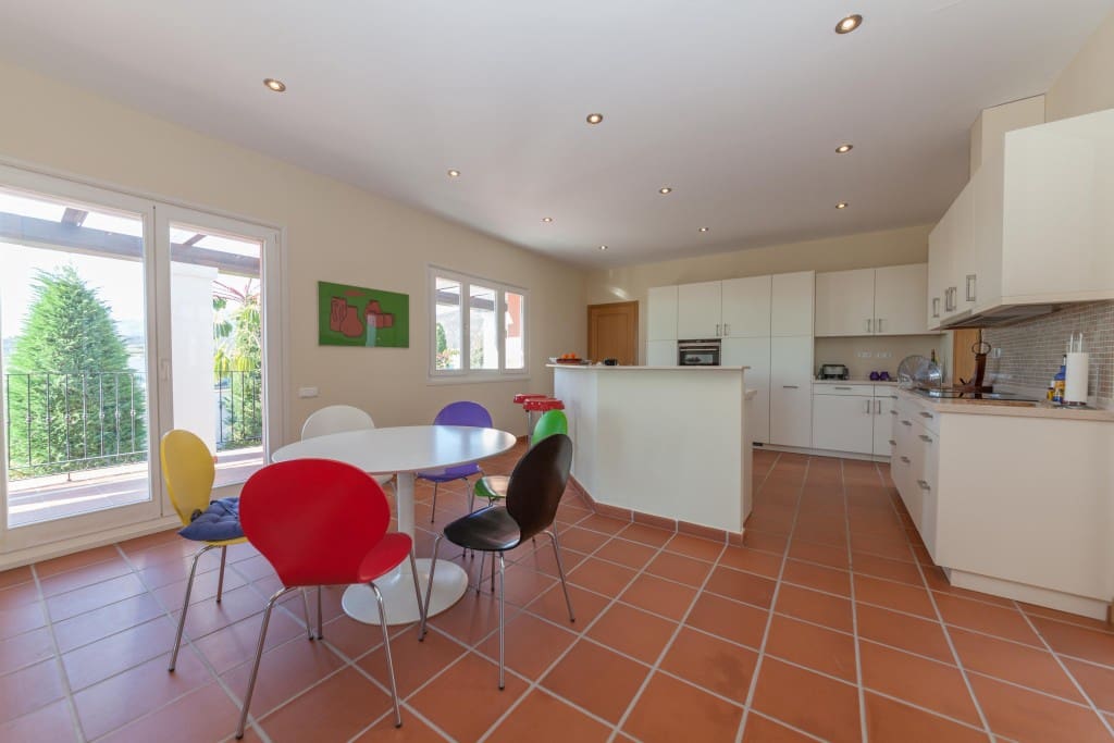 6 soverom Villa til salgs i Benahavis med svømmebasseng garasje - € 1 895 000 (Ref: 9153665)