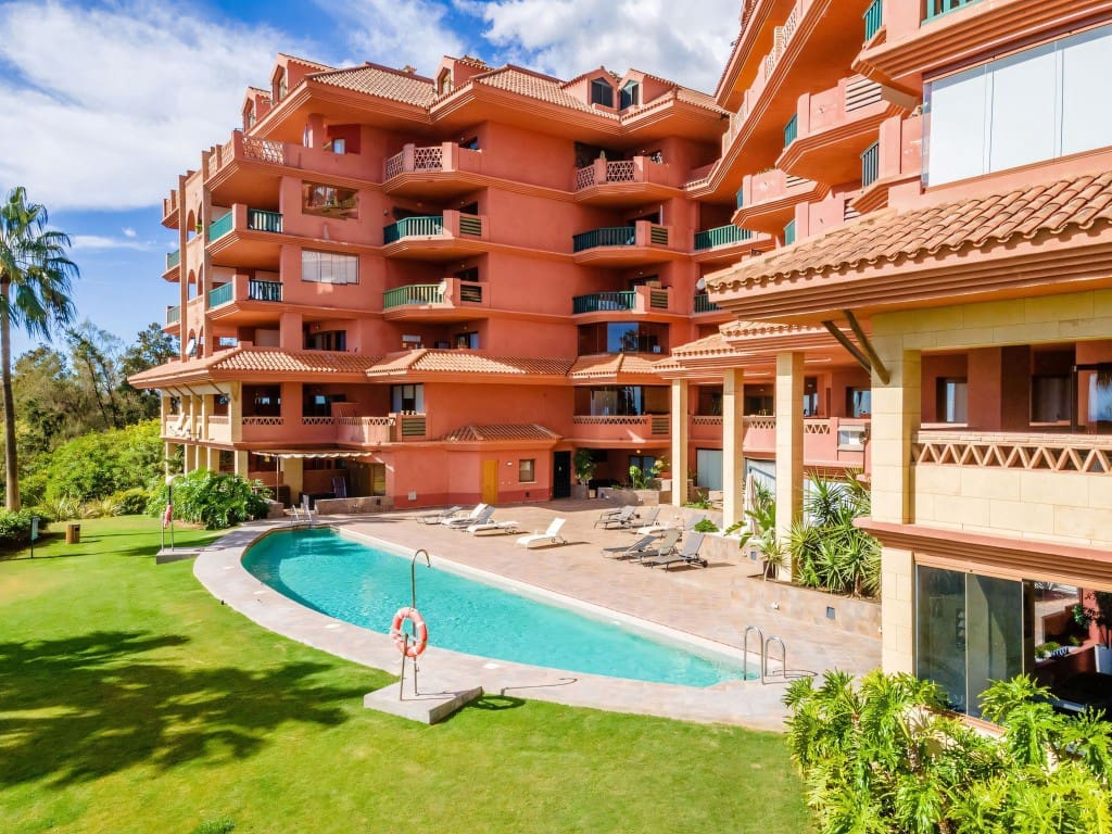 2 bedroom Apartment for sale in Benalmadena with pool garage - € 495,000 (Ref: 9157851)