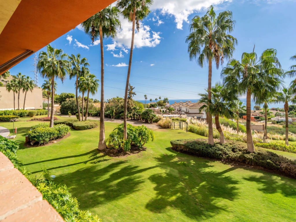 2 bedroom Apartment for sale in Benalmadena with pool garage - € 495,000 (Ref: 9157851)