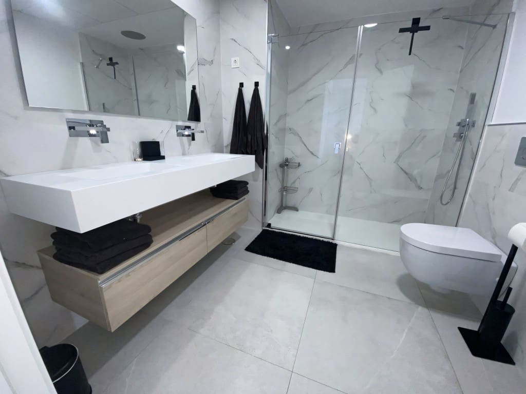 4 bedroom Apartment for sale in La Quinta with pool - € 795,000 (Ref: 9160828)