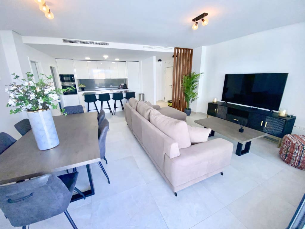 4 bedroom Apartment for sale in La Quinta with pool - € 795,000 (Ref: 9160828)