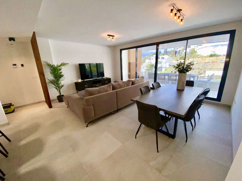 4 bedroom Apartment for sale in La Quinta with pool - € 795,000 (Ref: 9160828)