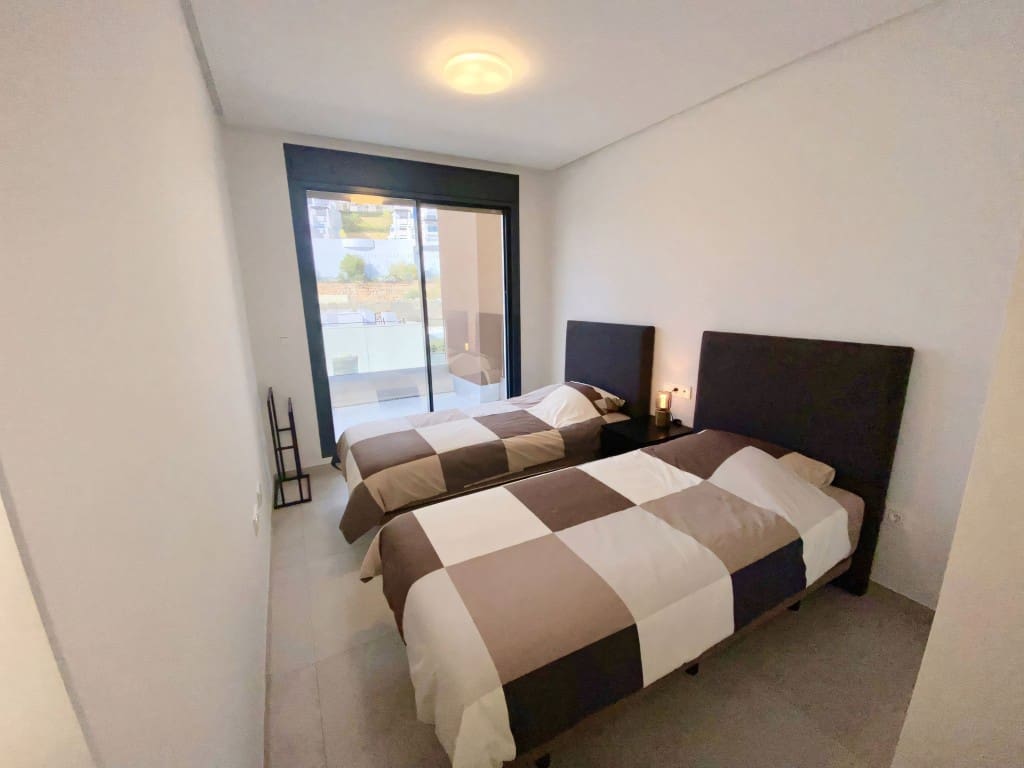 4 bedroom Apartment for sale in La Quinta with pool - € 795,000 (Ref: 9160828)