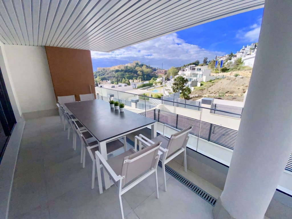 4 bedroom Apartment for sale in La Quinta with pool - € 795,000 (Ref: 9160828)