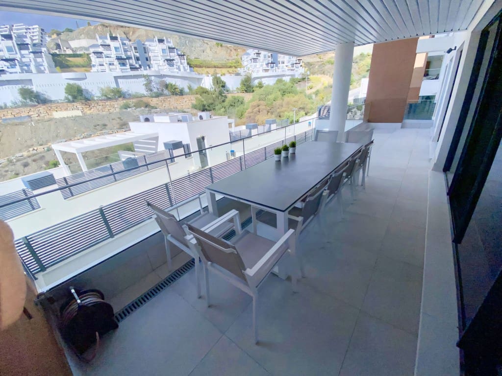 4 bedroom Apartment for sale in La Quinta with pool - € 795,000 (Ref: 9160828)