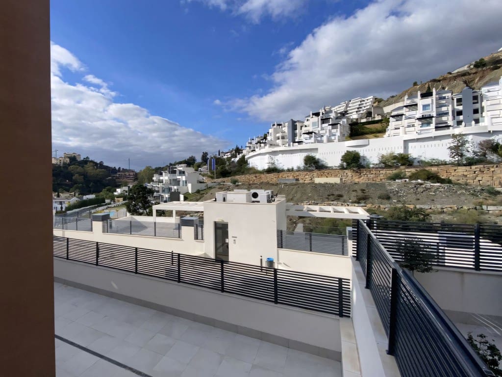 4 bedroom Apartment for sale in La Quinta with pool - € 795,000 (Ref: 9160828)