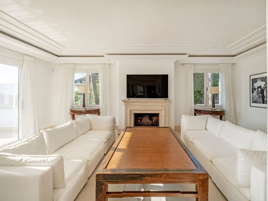 7 slaapkamer Villa te koop in Nueva Andalucia met zwembad garage - € 4.995.000 (Ref: 9163547)