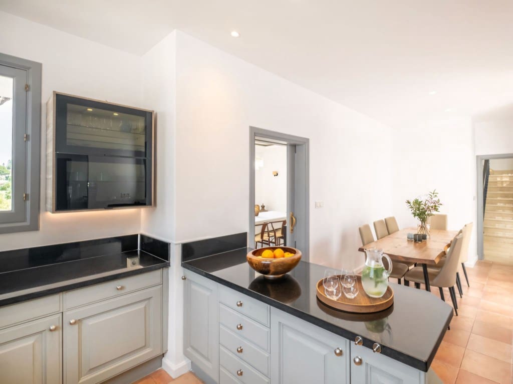 7 slaapkamer Villa te koop in Nueva Andalucia met zwembad garage - € 4.995.000 (Ref: 9163547)